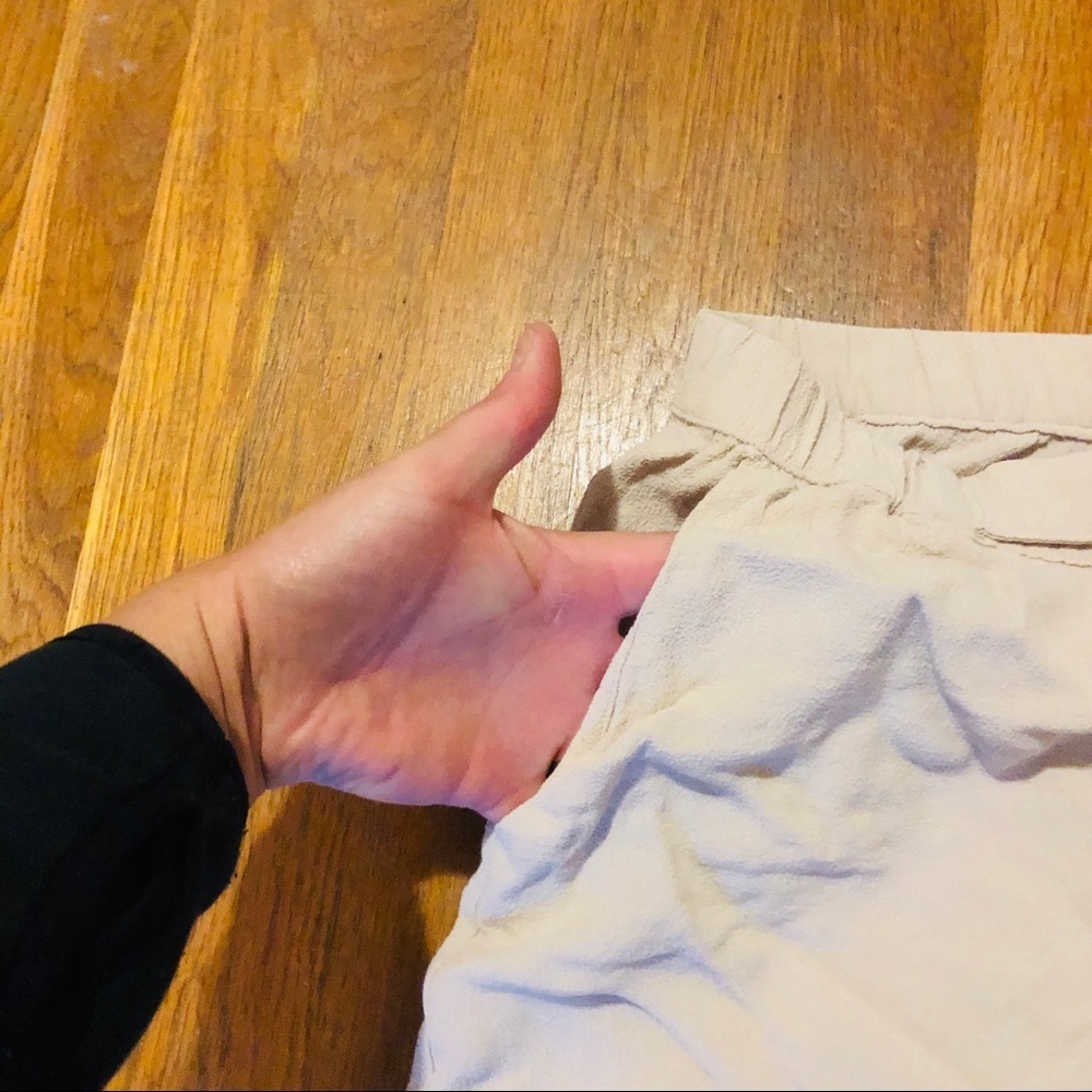 Cute Comfy Beige Shorts - Picture 4 of 5